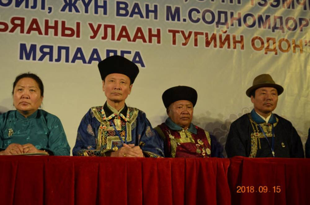 ЗҮҮН ҮЗЭМЧИН ХОШУУНЫ  	“ЖААХАН НОЁН” МАНДАЛГОВЬД  АЖ ТӨРЖ БАЙНА /Хүний хувь заяа/